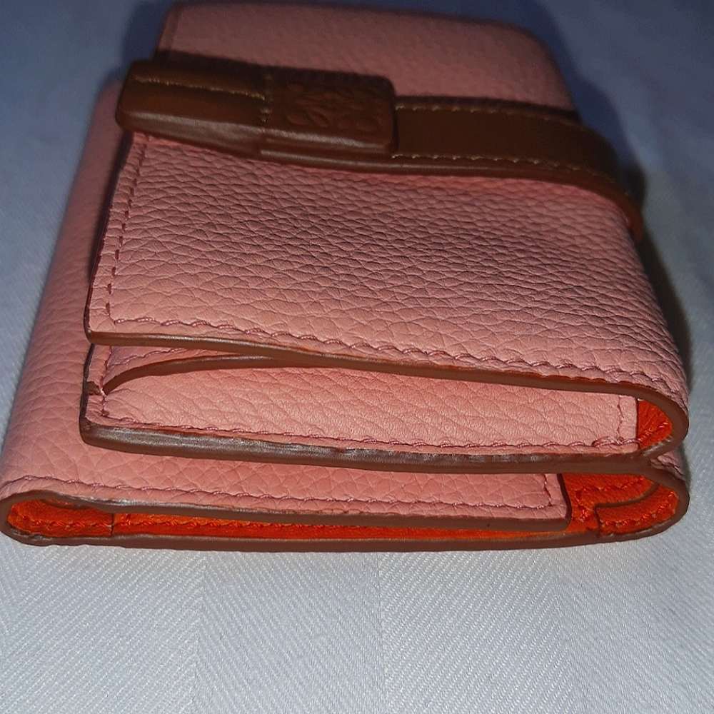 Brand new Loewe small vertical wallet - Picture 5 of 5